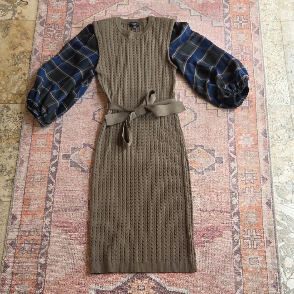 Elegant Knit Dress with Plaid Sleeves